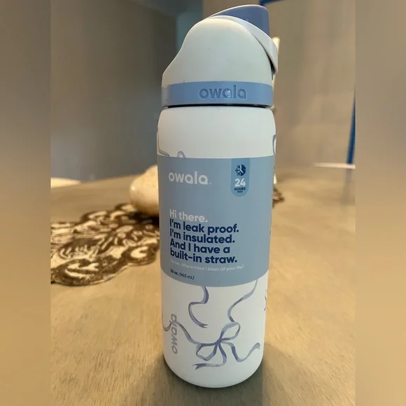 New Owala Tied And True Blue Bows 32 Oz Freesip UO Exclusive - Picture 1 of 2